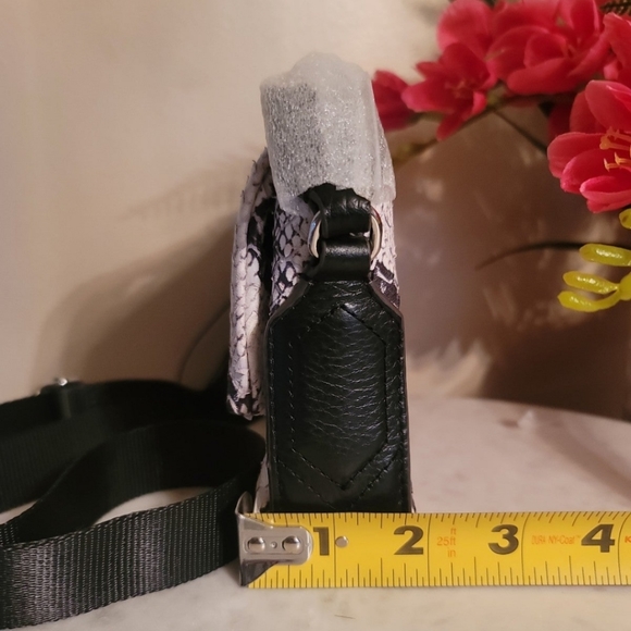 NWT Aimee Kestenberg Broadway mini vanila snake crossbody bag - Picture 5 of 11